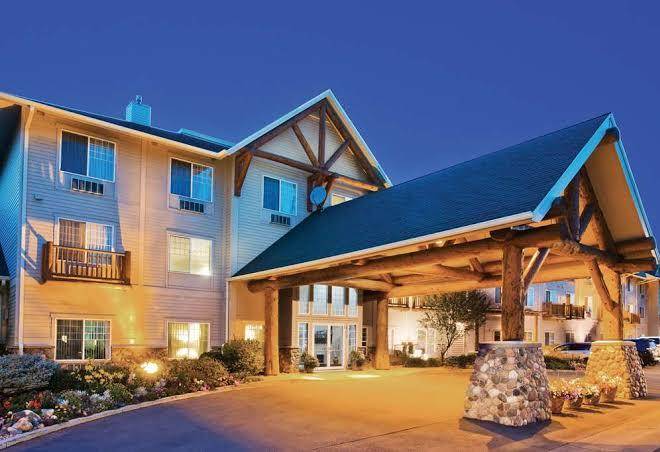 Best western plus riverfront hotel and suites