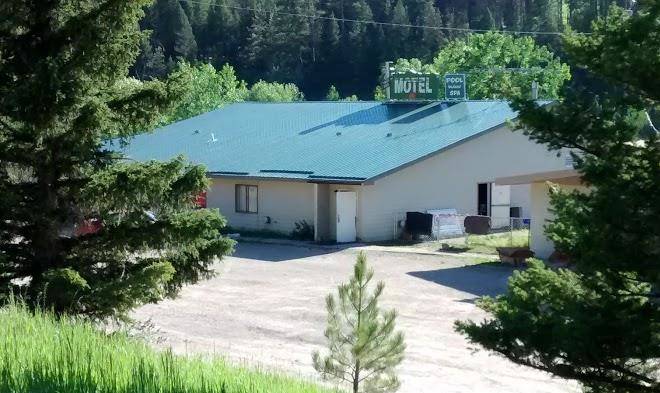 Cougar canyon lodge & escape hotel lounge & restaurant