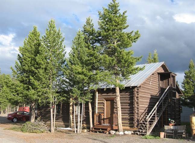 Yellowstone self catering lodging