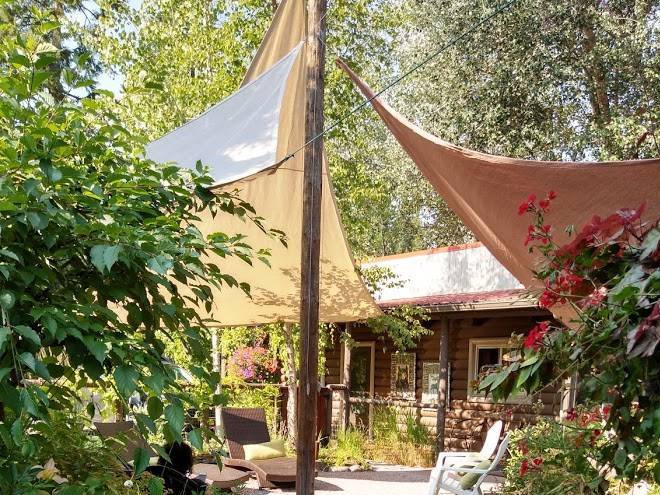 Laughing horse lodge