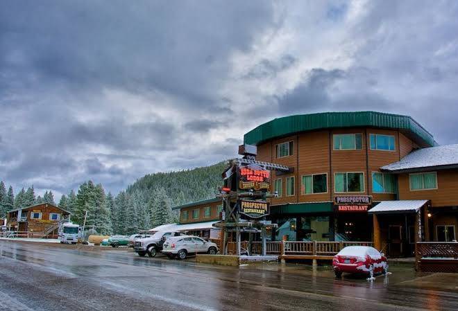 Soda butte lodge