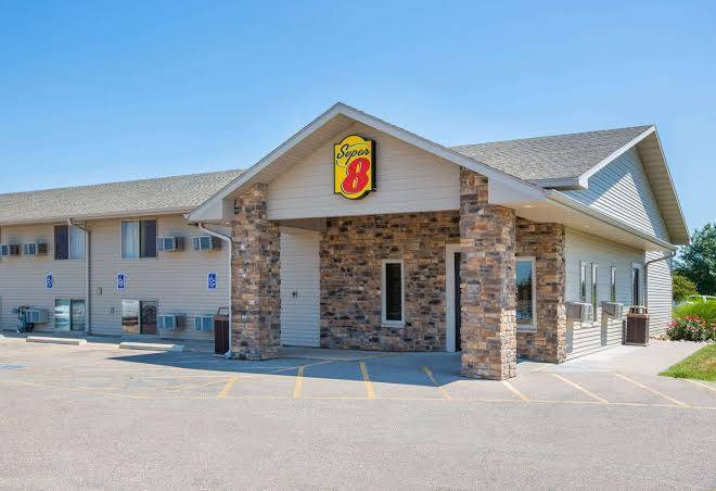Super 8 By Wyndham Kearney Image