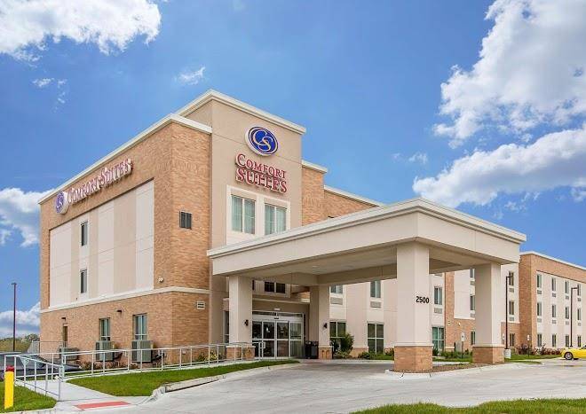 Comfort Suites West Omaha Image