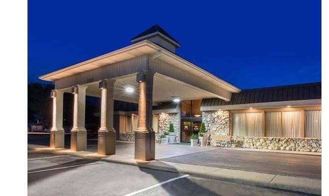 Ramada By Wyndham Midtown Grand Island Image