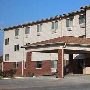 Edgewood Hotel & Suites Image