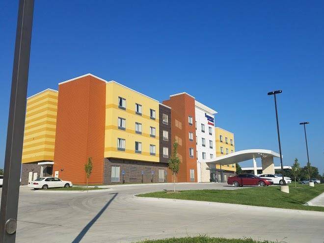 Fairfield inn & suites by marriott lincoln airport