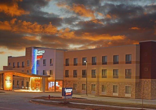 Fairfield inn & suites by marriott lincoln southeast