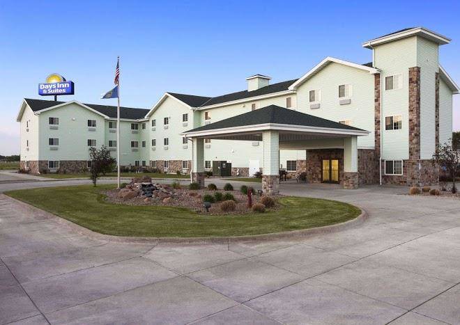 Days inn & suites by wyndham columbus ne