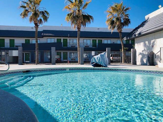Siegel slots & suites