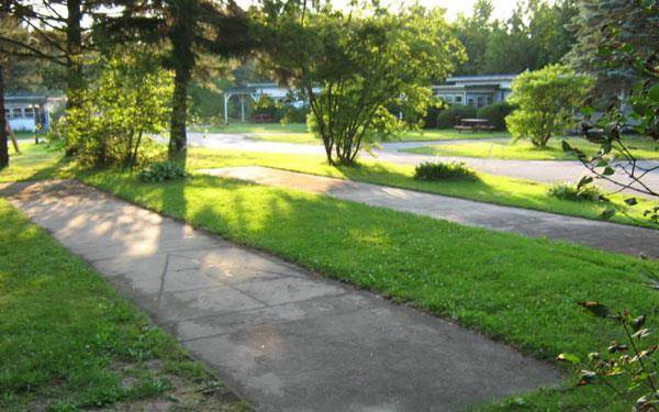 Patio motor court