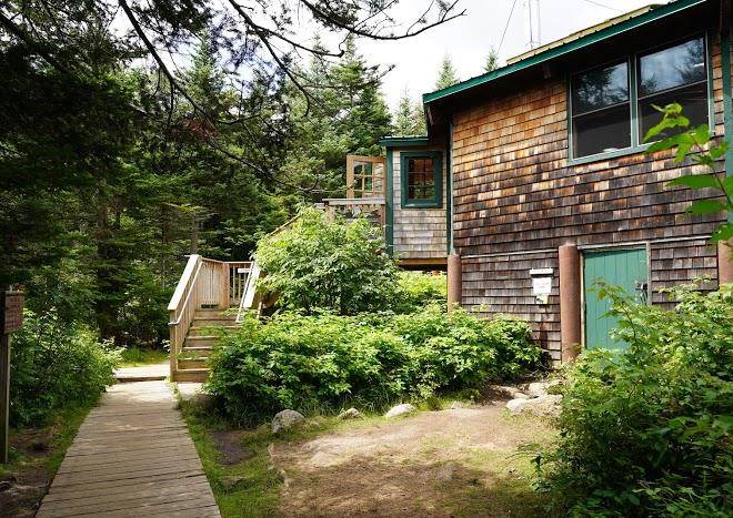Amc lonesome lake hut