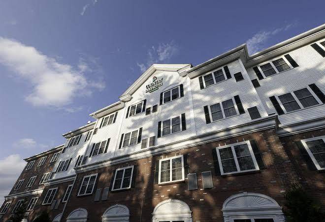 Country inn & suites by radisson manchester airport nh