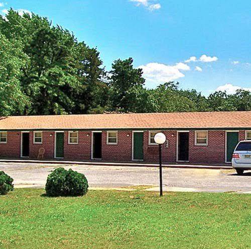 Plaza motel