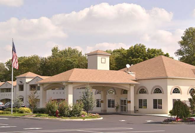 Days Inn & Suites By Wyndham Cherry Hill Philadelphia Image