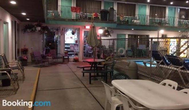Crystal sands motel
