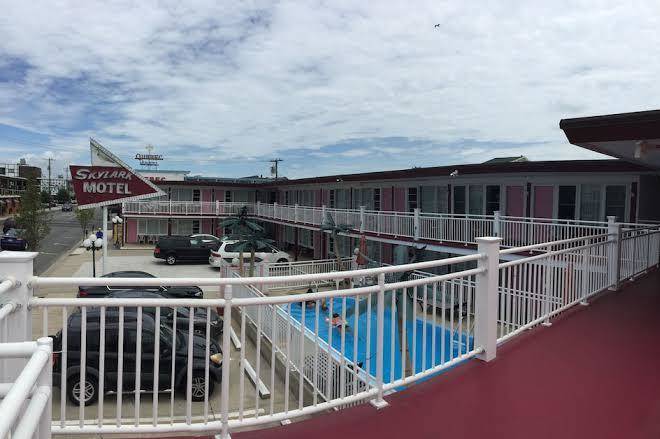 Skylark motel
