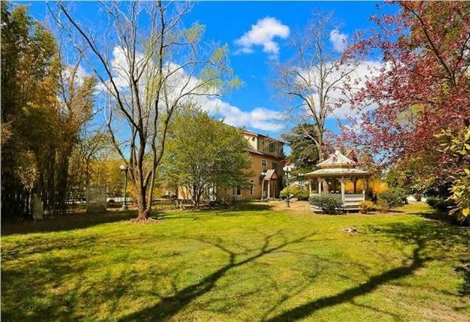 The doctor's inn bed and breakfast