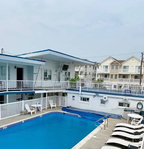 White cap motel