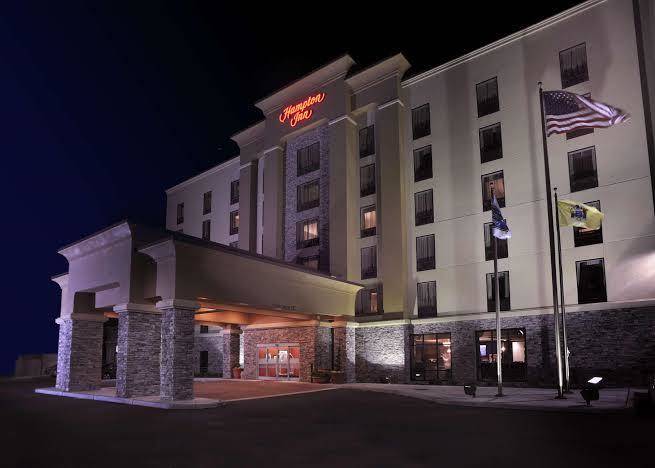 Hampton Inn Neptune Wall Image