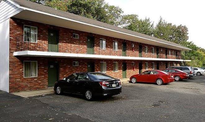 Holmdel motor inn
