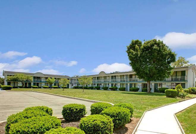 Days Inn By Wyndham Parsippany Image