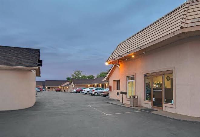 Knights inn pine brook