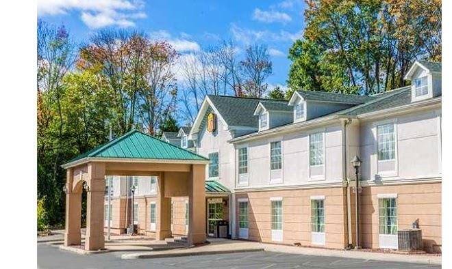 Super 8 By Wyndham Budd Lake Image