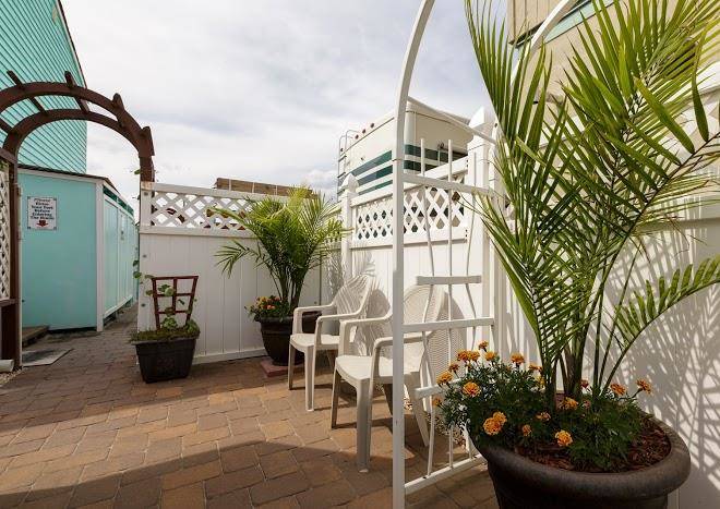Lorry's island end motel