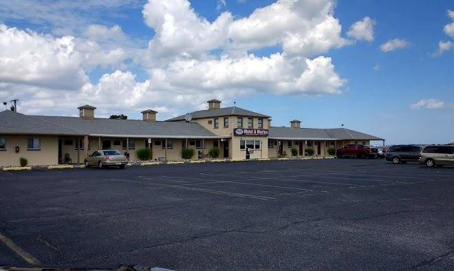 Pier one motel & marina