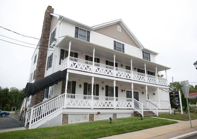 Crossed keys inn