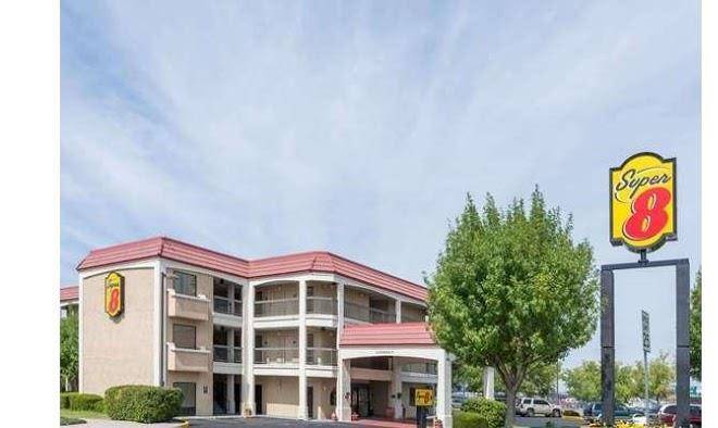 Super 8 By Wyndham Albuquerque Airport Image