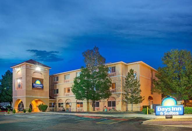 Days Inn & Suites By Wyndham Airport Albuquerque Image