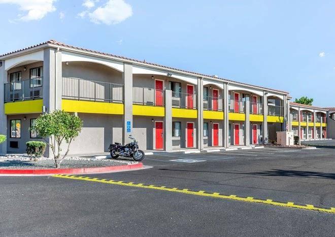 Econo lodge west coors blvd