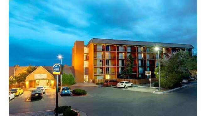 Howard johnson by wyndham albuquerque midtown