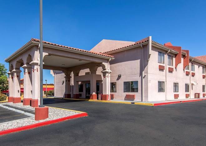Quality inn & suites albuquerque north near balloon fiesta park