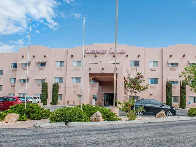 Comfort suites university