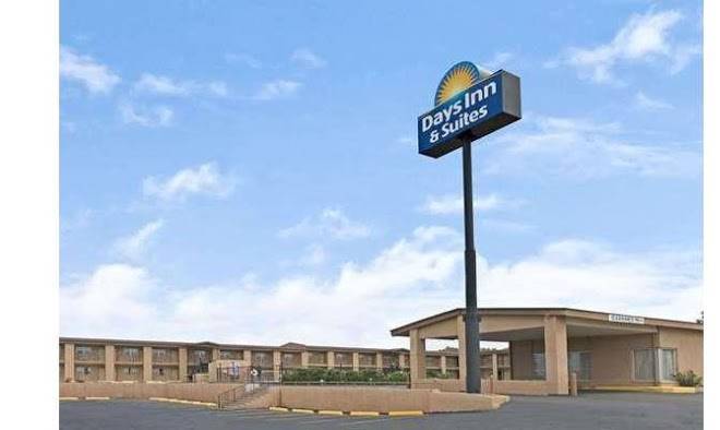 Days inn & suites by wyndham santa rosa
