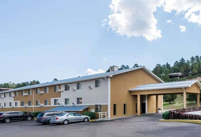 Super 8 By Wyndham Ruidoso Image