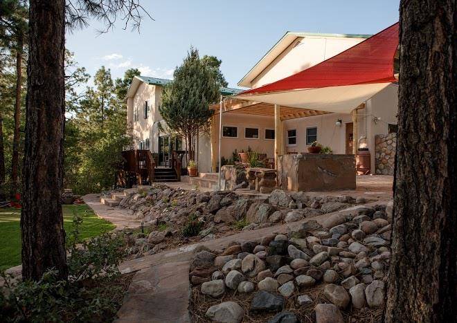 Pueblo canyon inn & gallery