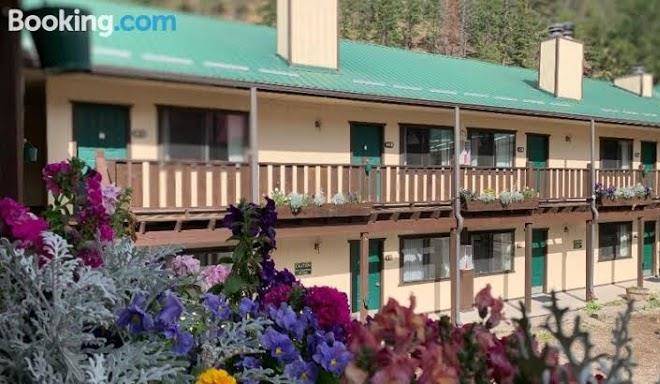Ponderosa lodge