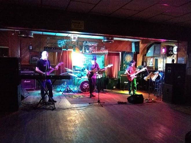 Bullfrog hotel bar & grill