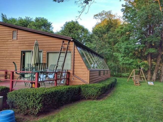 Riverside cafe & lodging