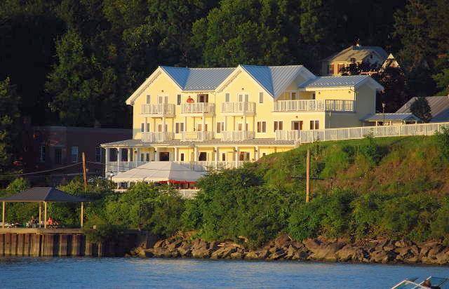 The rhinecliff