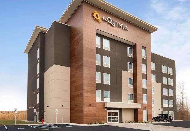 La Quinta Inn & Suites By Wyndham Buffalo Amherst Image