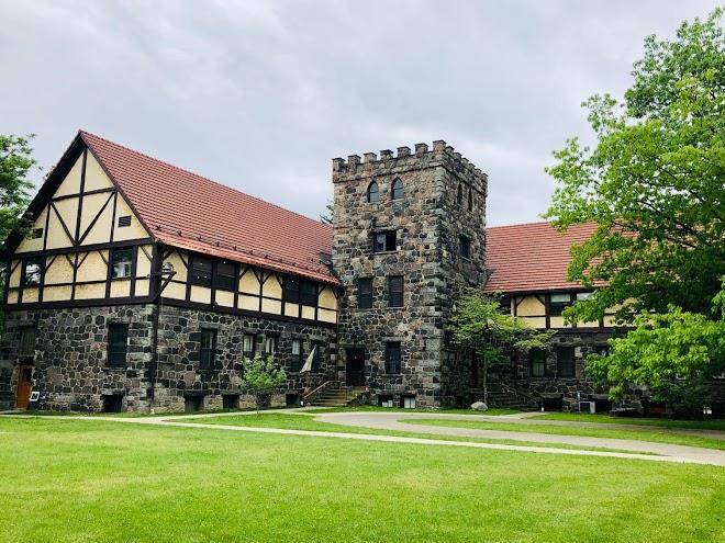 Roycroft inn