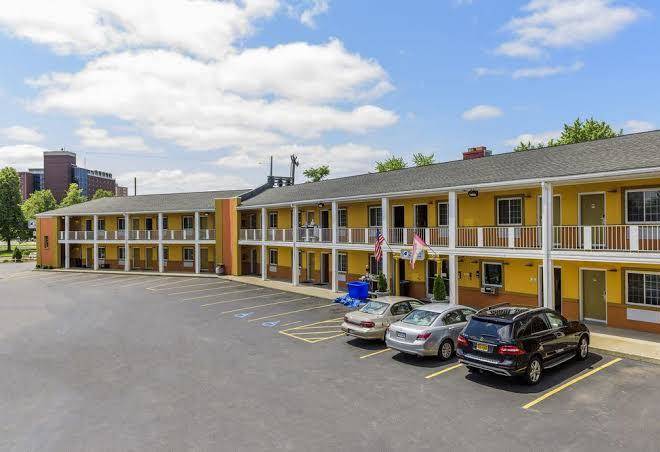University manor inn