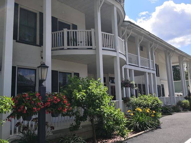 Restaurant and bar at historic hotel broadalbin