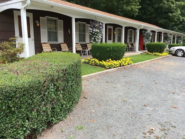 Cave mountain motel