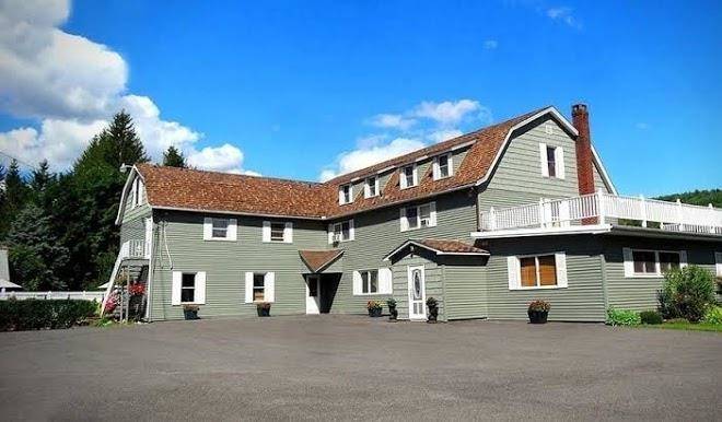 Moore's motel & resort