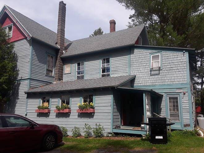 Blue mountain lake inn